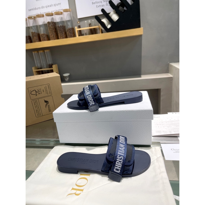 ch**an D*or slippers